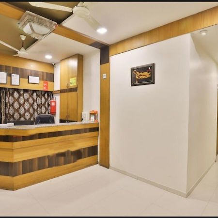Hotel Shreenath Ahmedabad Eksteriør billede