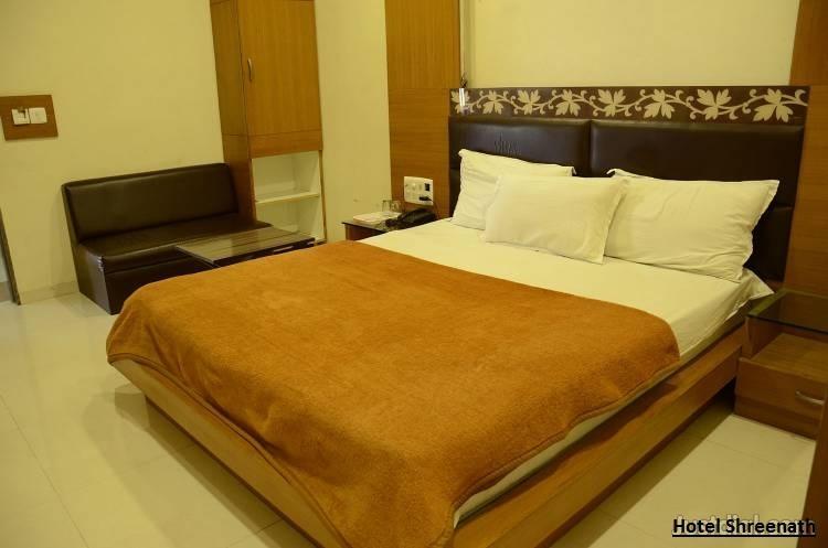 Hotel Shreenath Ahmedabad Eksteriør billede